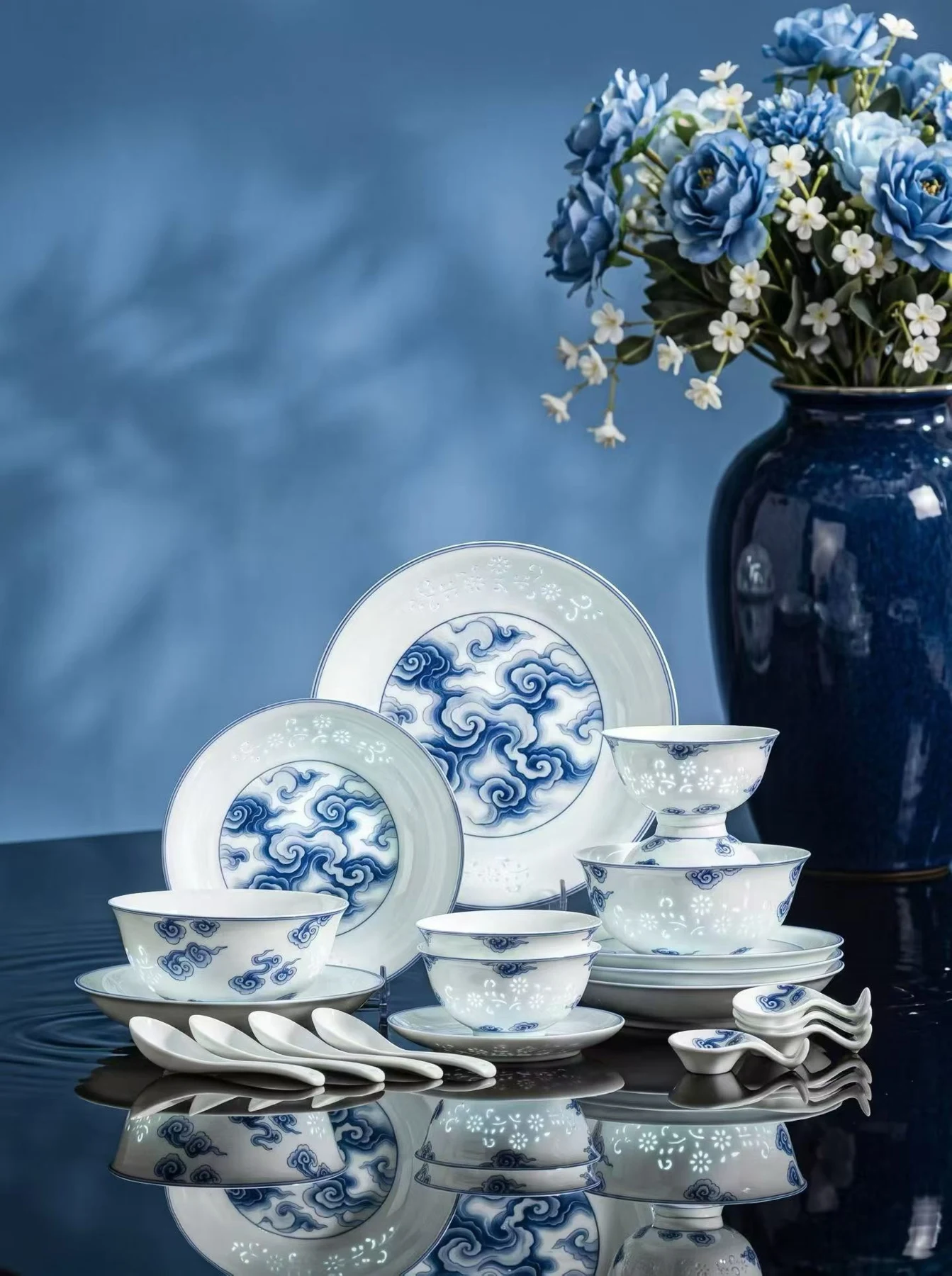 58头青花玲珑餐具·祥云