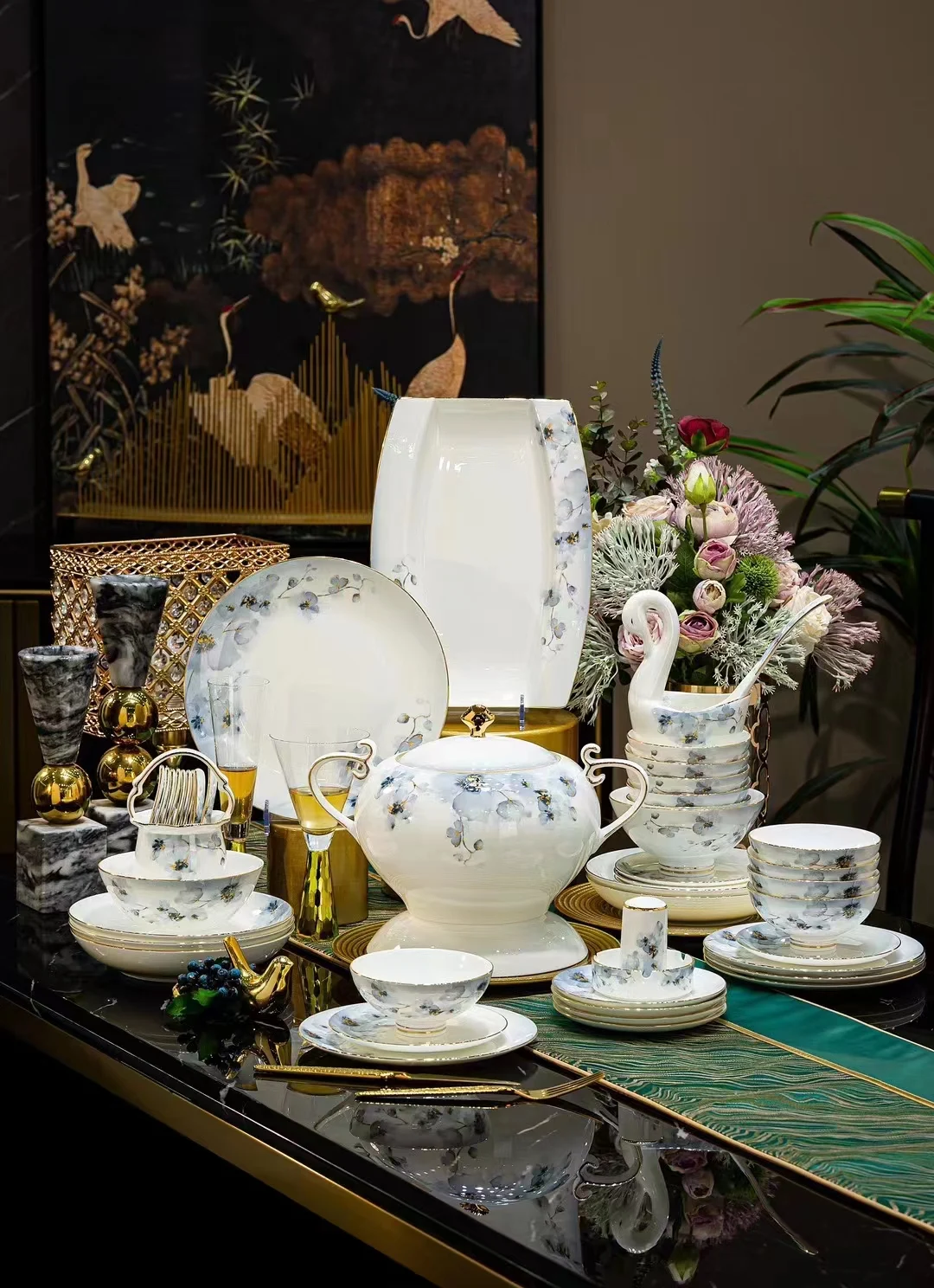 70头描金雾里花骨瓷餐具