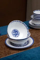60头青花玲珑盛世红光（釉中彩-白瓷） · 2