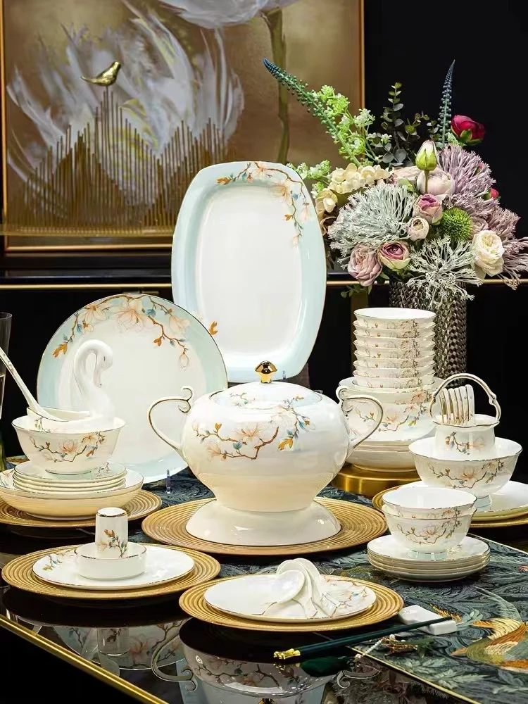 70头玉兰花开描金骨瓷餐具