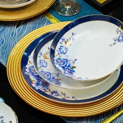 70头富丽堂皇镶金骨瓷餐具 · 4