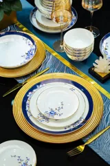 70头富丽堂皇镶金骨瓷餐具 · 7