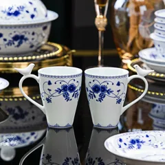 58头青花唐草纹白瓷餐具 · 2